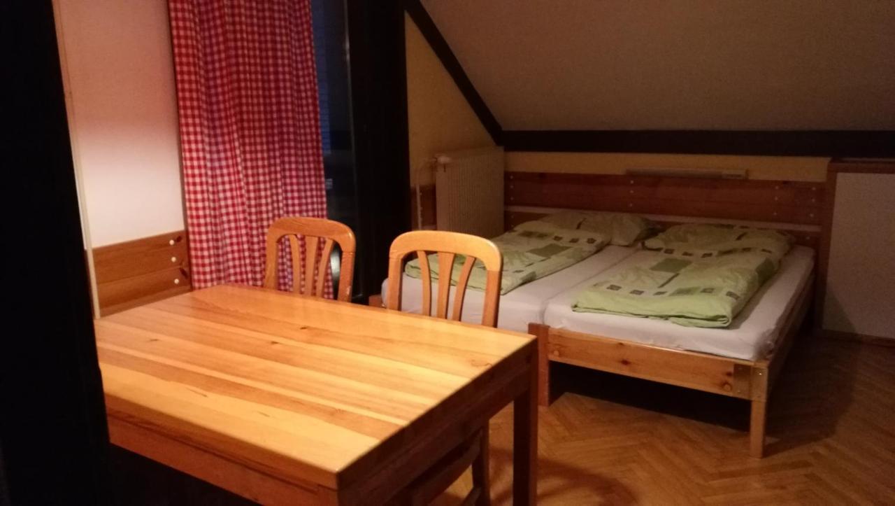 Accommodation And Restaurant Tia Cerklje na Gorenjskem Rom bilde